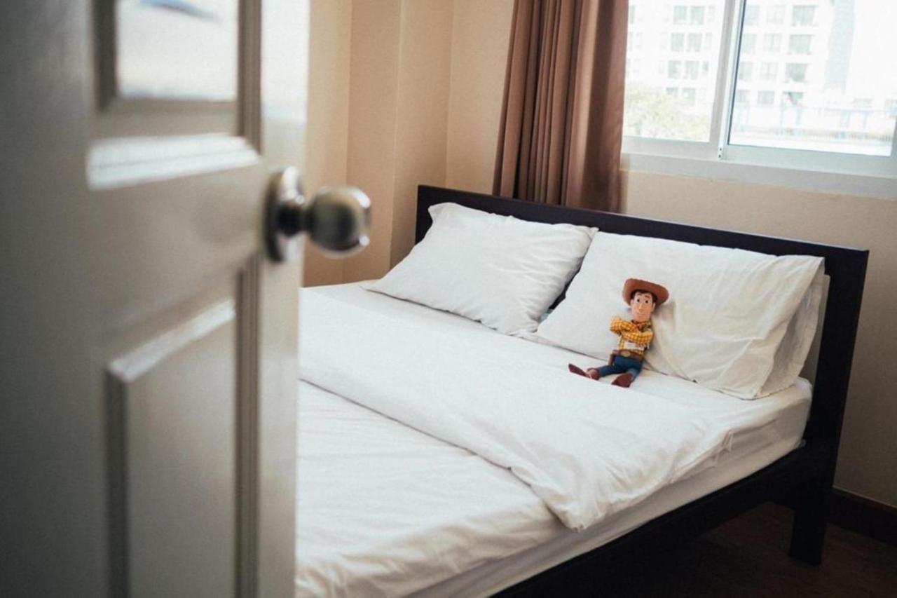 Small Space Cafe & Hostel Bangkok Bagian luar foto