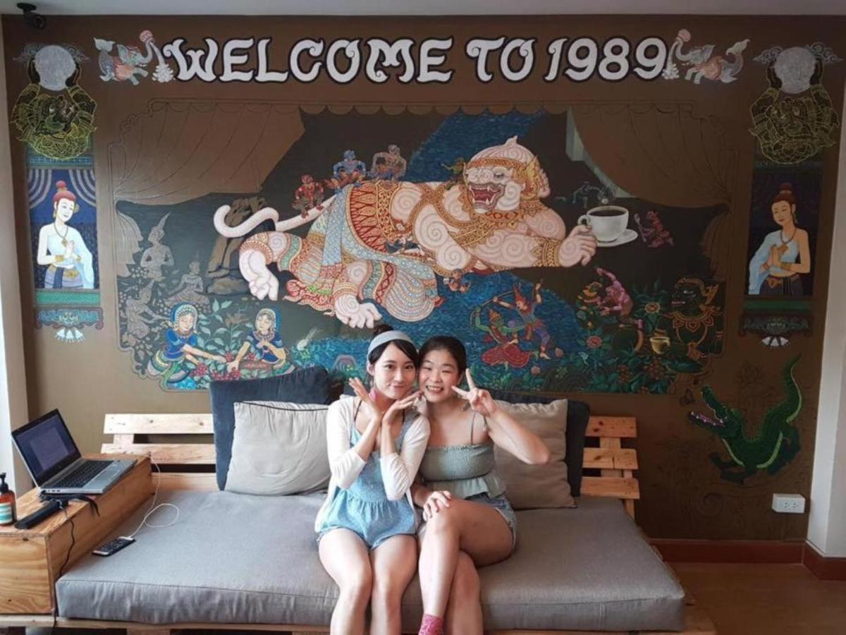 Small Space Cafe & Hostel Bangkok Bagian luar foto