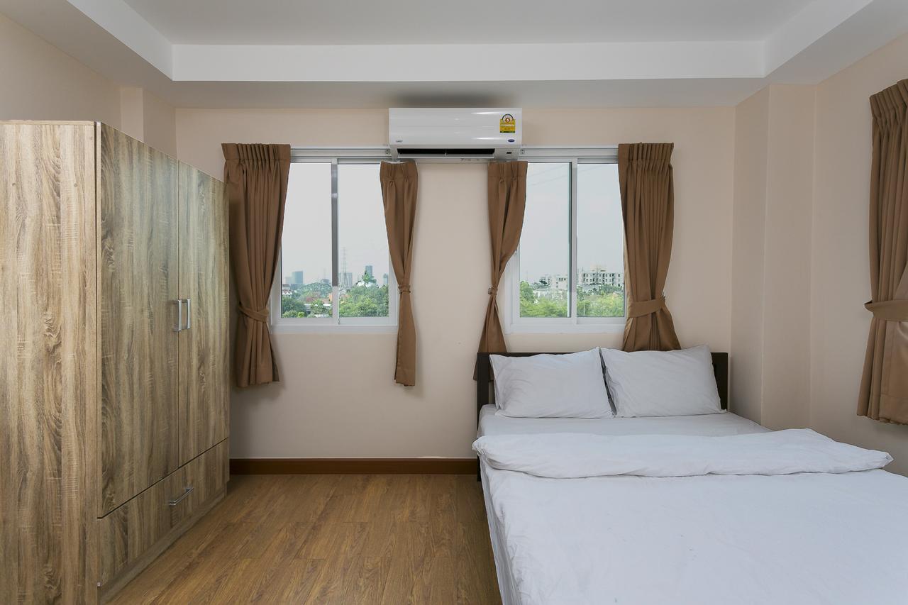 Small Space Cafe & Hostel Bangkok Bagian luar foto