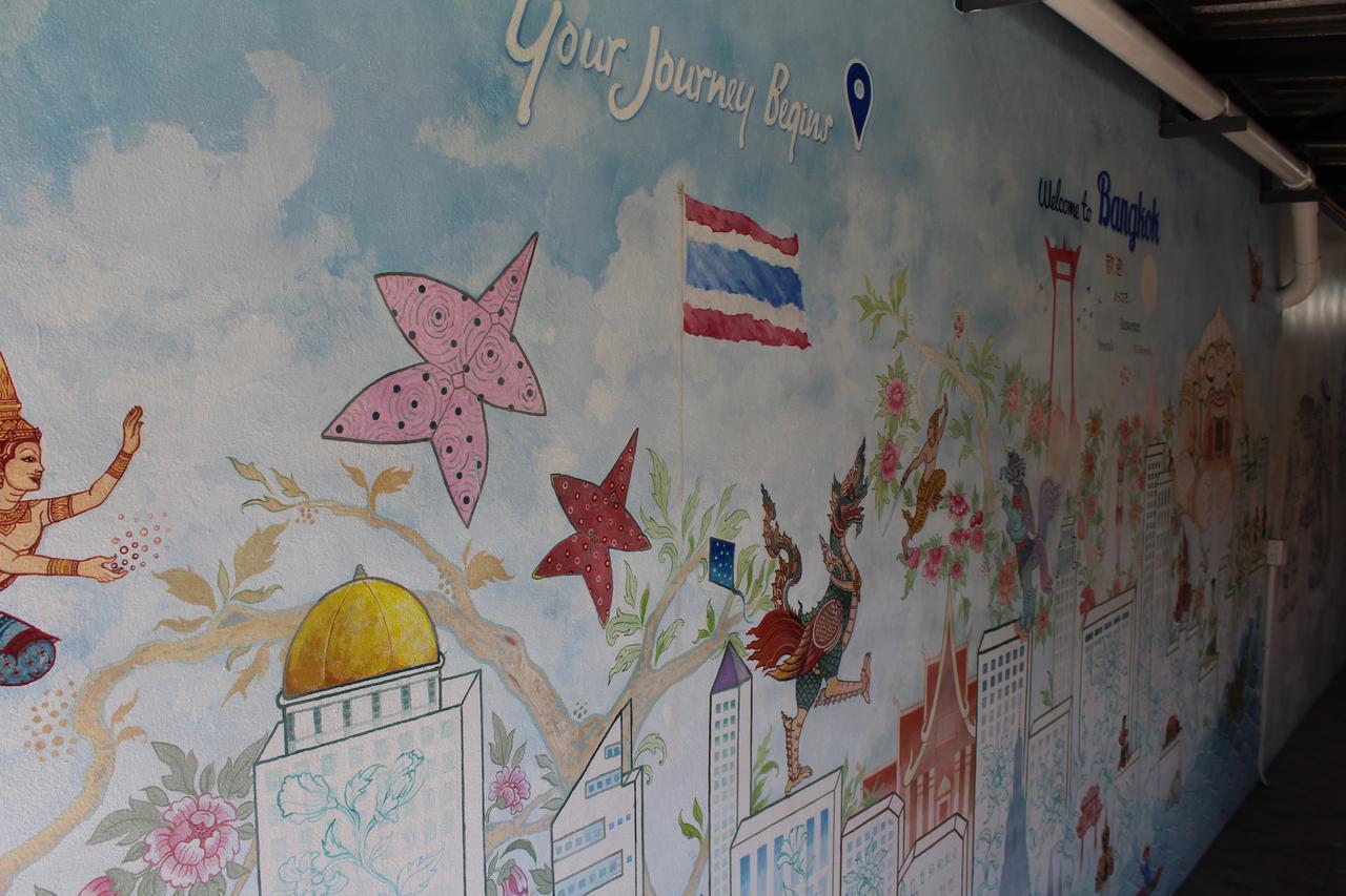 Small Space Cafe & Hostel Bangkok Bagian luar foto