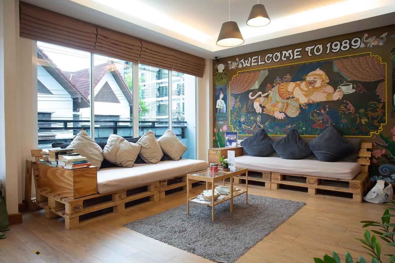 Small Space Cafe & Hostel Bangkok Bagian luar foto